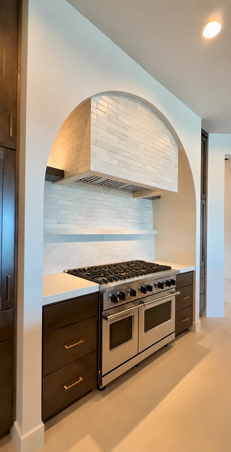 Kitchen Backsplashes & Tiled Hoods